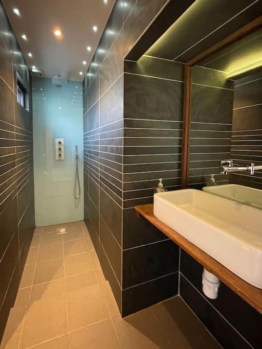 Edge14- Spacious, Stylish And Near The Beach! Ньюки Экстерьер фото